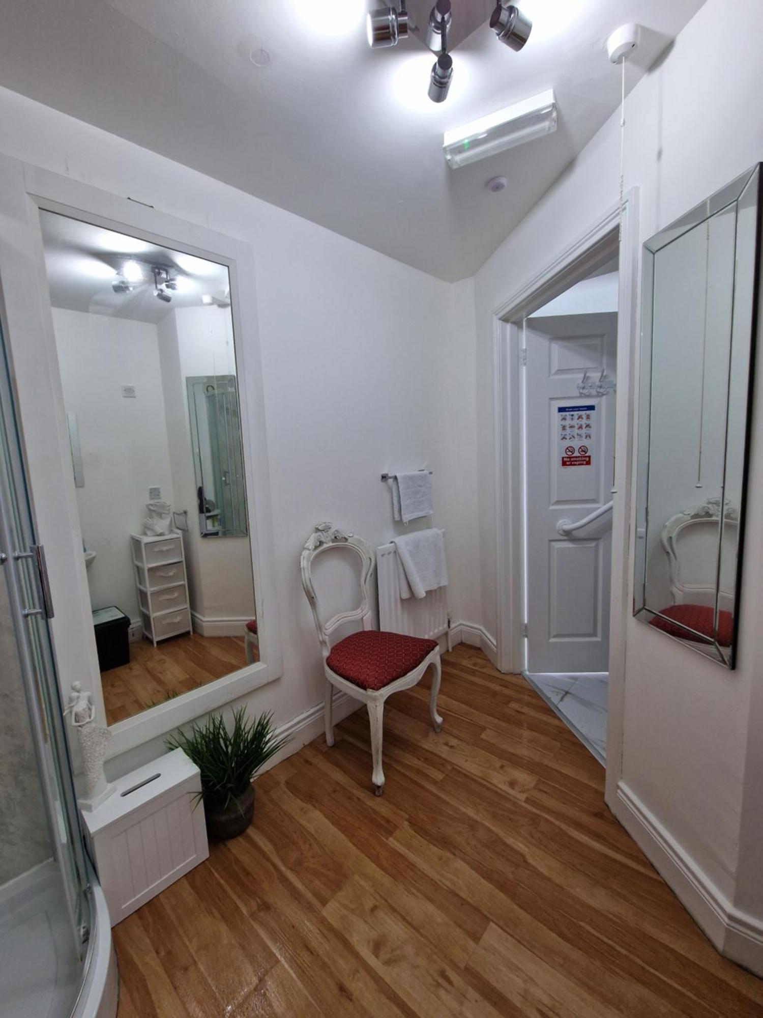 Aunty Katie'S House, Ni Tourist Board Certified & Located On The Main Oldpark Road To Belfast, With Free Continental Breakfast & Free Ultra Fast Sky Internet, Free Sky Sports & Free Sky Cinema, Self-Check In After 10Pm Gmt Hostel Exterior photo