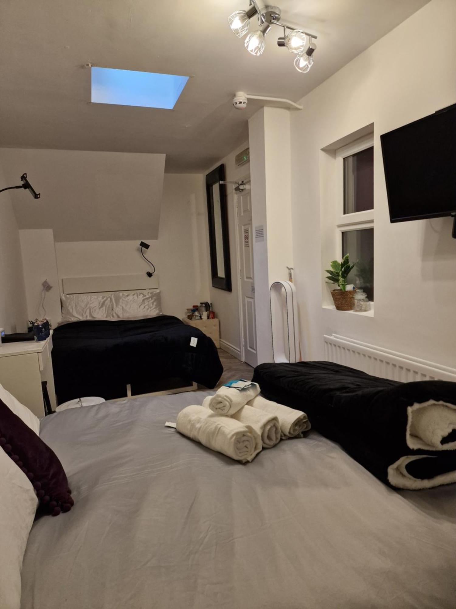 Aunty Katie'S House, Ni Tourist Board Certified & Located On The Main Oldpark Road To Belfast, With Free Continental Breakfast & Free Ultra Fast Sky Internet, Free Sky Sports & Free Sky Cinema, Self-Check In After 10Pm Gmt Hostel Exterior photo
