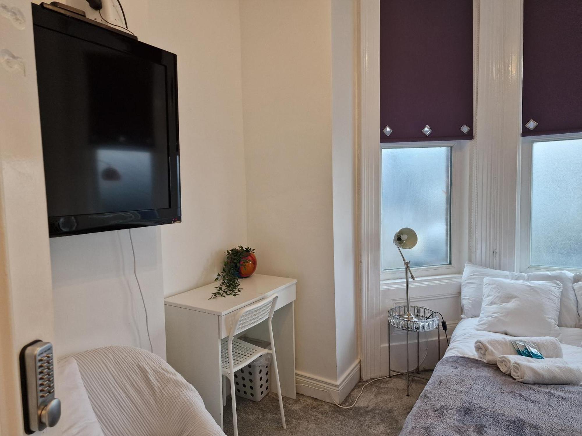 Aunty Katie'S House, Ni Tourist Board Certified & Located On The Main Oldpark Road To Belfast, With Free Continental Breakfast & Free Ultra Fast Sky Internet, Free Sky Sports & Free Sky Cinema, Self-Check In After 10Pm Gmt Hostel Exterior photo