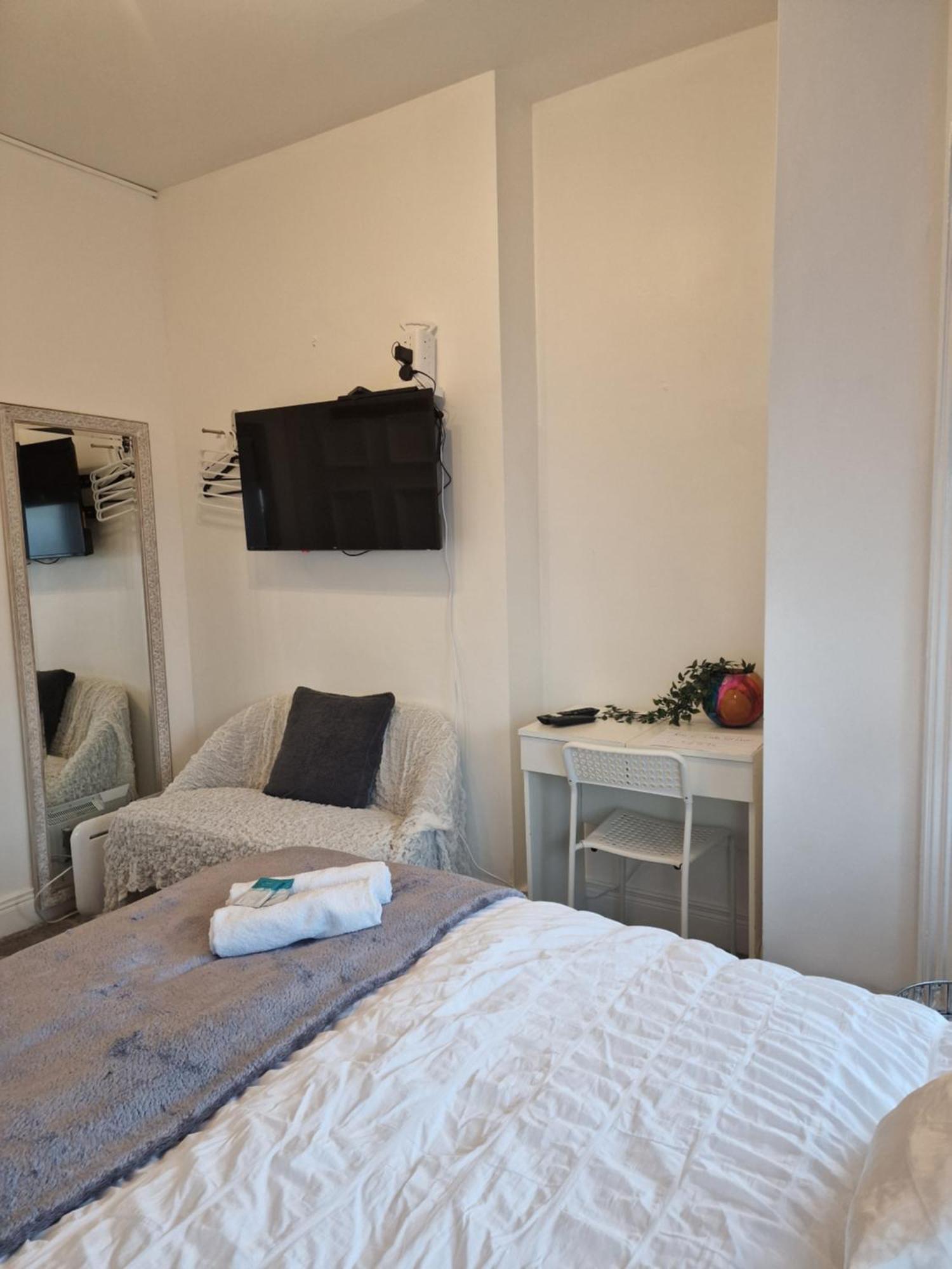Aunty Katie'S House, Ni Tourist Board Certified & Located On The Main Oldpark Road To Belfast, With Free Continental Breakfast & Free Ultra Fast Sky Internet, Free Sky Sports & Free Sky Cinema, Self-Check In After 10Pm Gmt Hostel Exterior photo