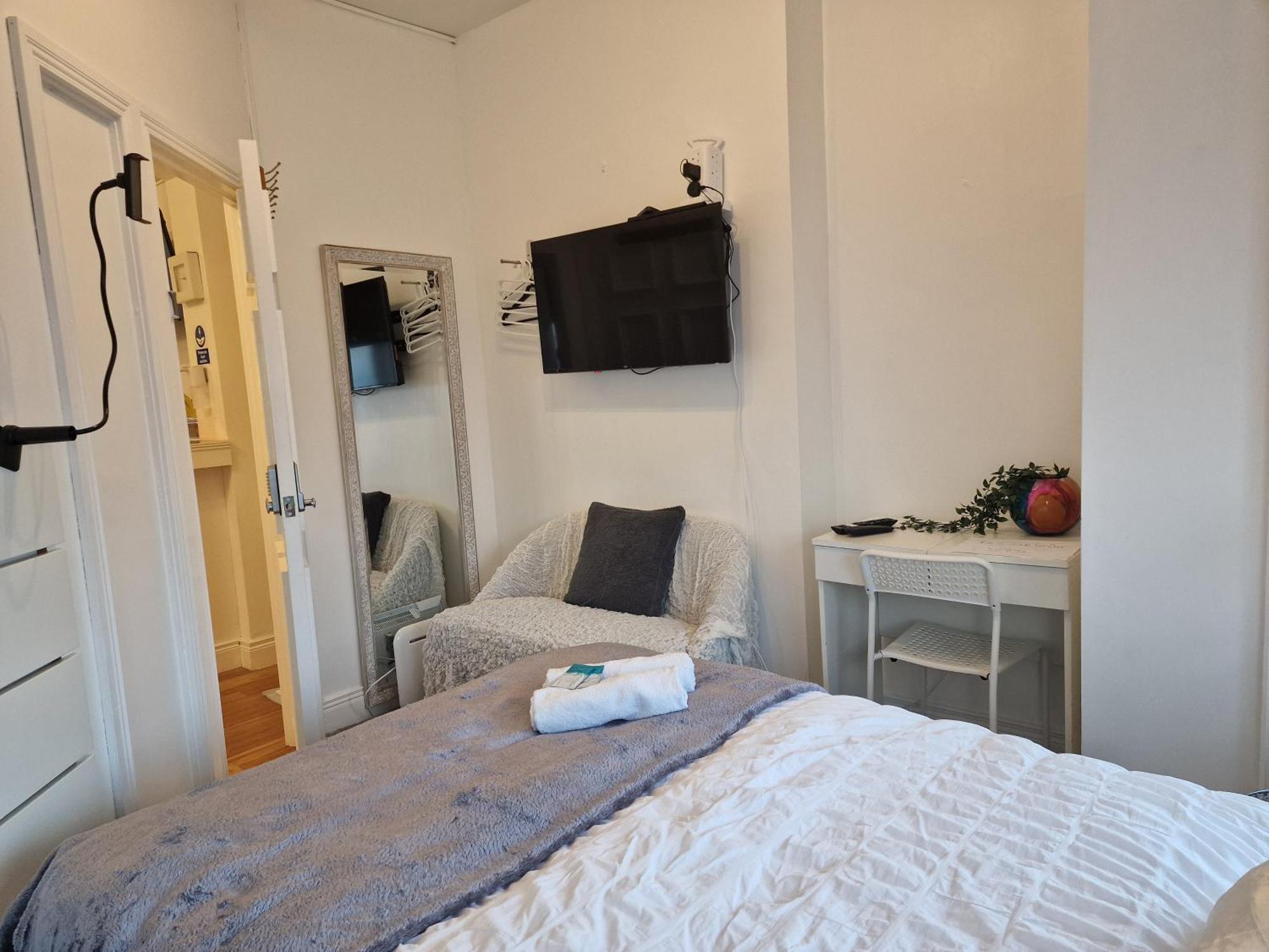 Aunty Katie'S House, Ni Tourist Board Certified & Located On The Main Oldpark Road To Belfast, With Free Continental Breakfast & Free Ultra Fast Sky Internet, Free Sky Sports & Free Sky Cinema, Self-Check In After 10Pm Gmt Hostel Exterior photo