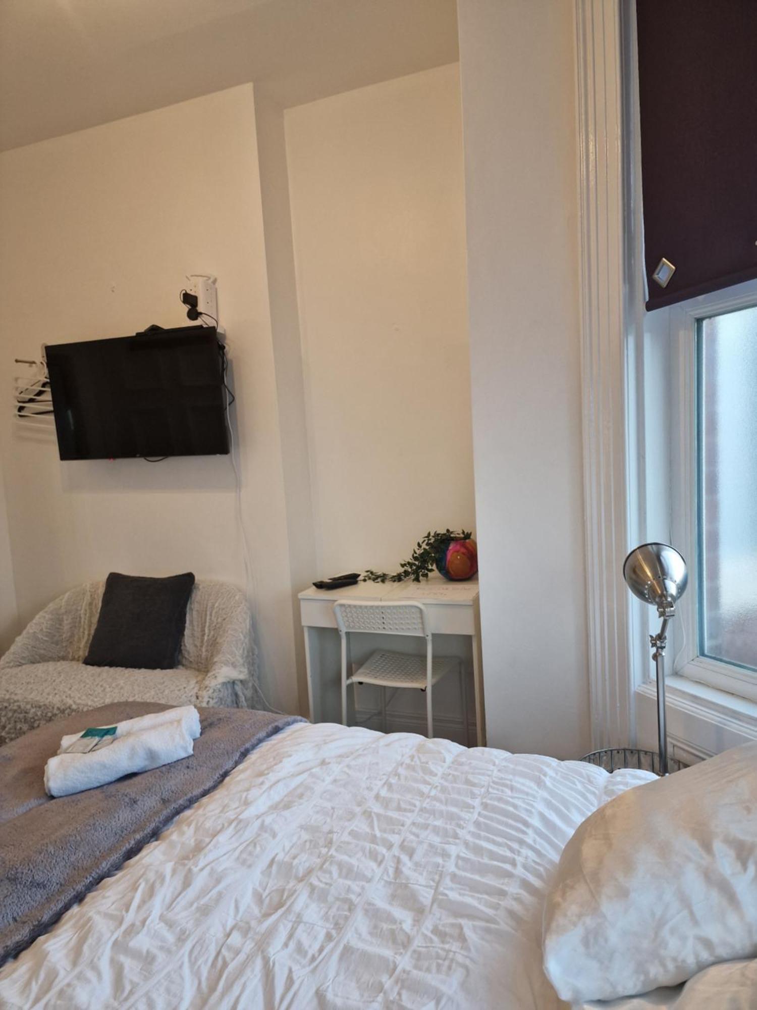 Aunty Katie'S House, Ni Tourist Board Certified & Located On The Main Oldpark Road To Belfast, With Free Continental Breakfast & Free Ultra Fast Sky Internet, Free Sky Sports & Free Sky Cinema, Self-Check In After 10Pm Gmt Hostel Exterior photo